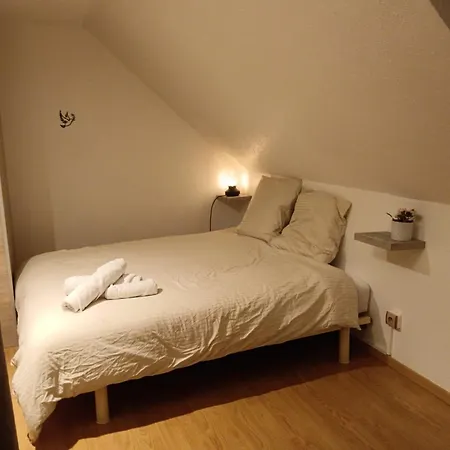 Le Piscine Jacuzzi Vignoble * بولويييه